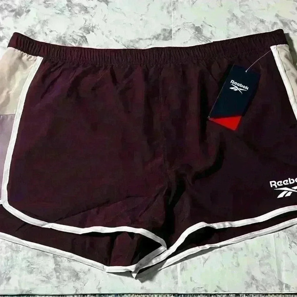 Reebok Pants - Reebok Racer Heritage Running Shorts size XL NWT